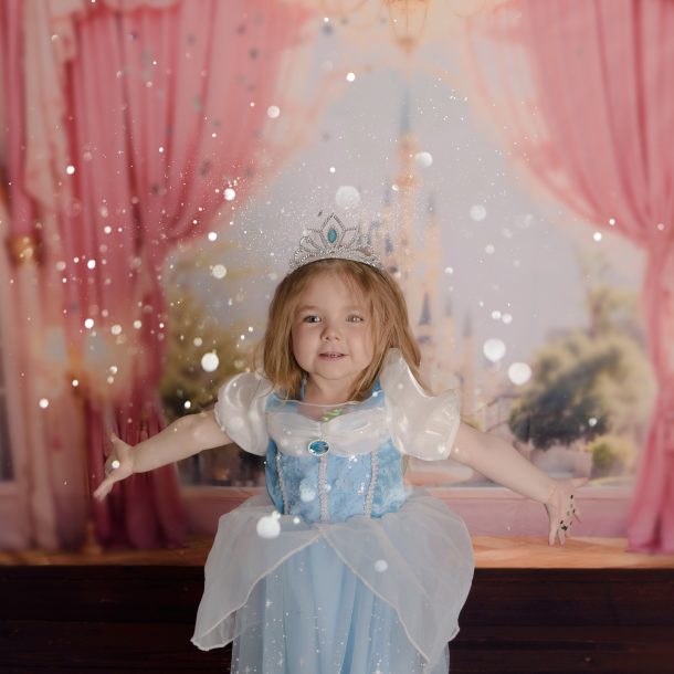 little girls dressed as cinderella